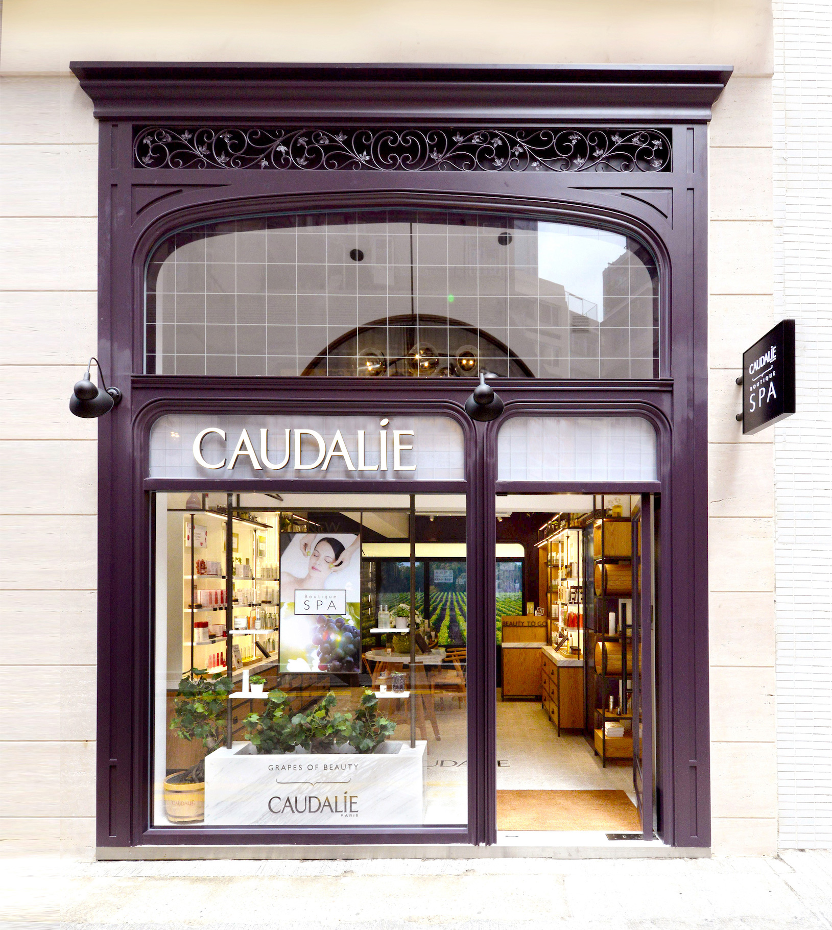 Caudalie在上環港鐵站步行5分鐘左右就到。