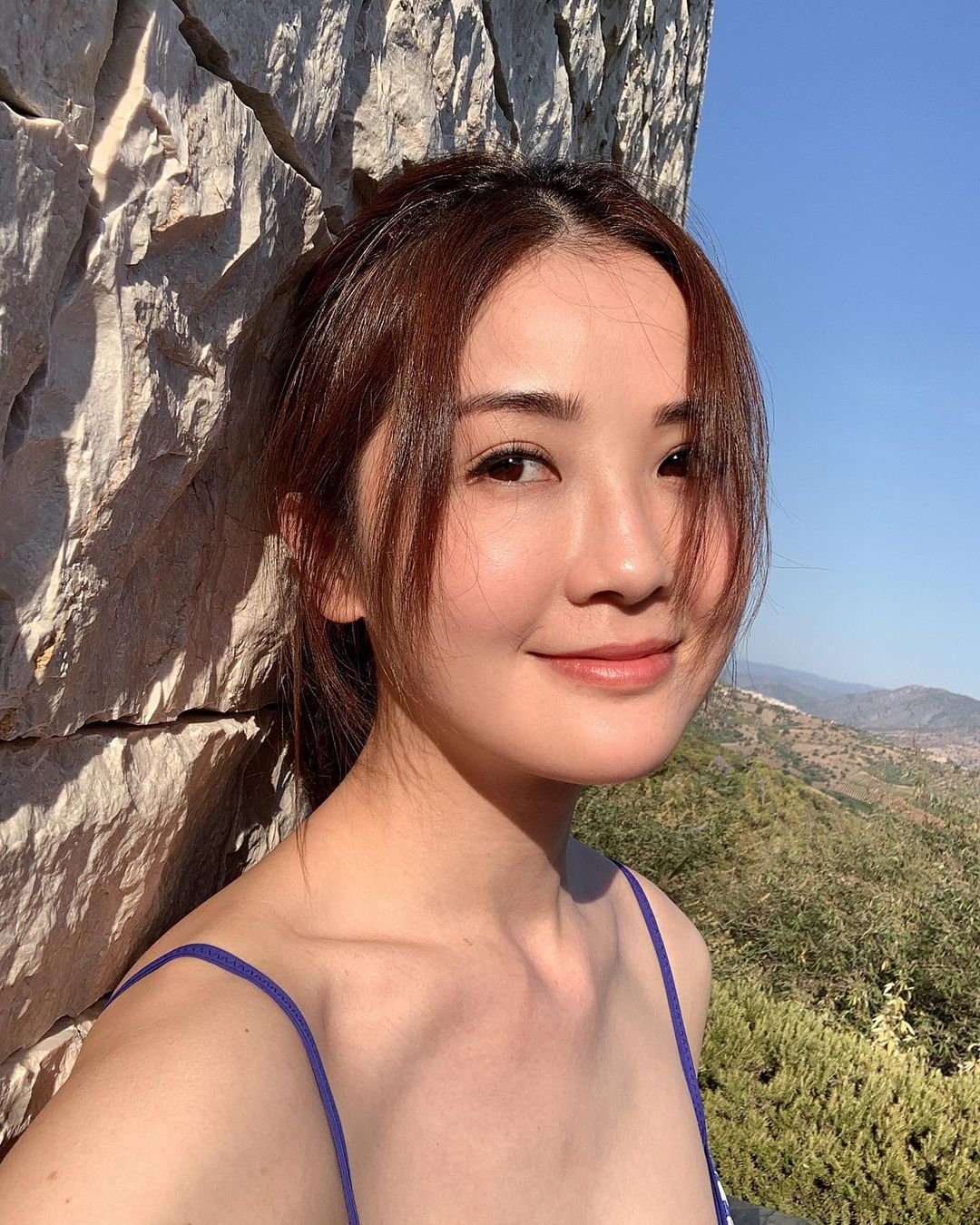 每天塗防曬,以防止皮膚經常被紫外線照射而加速老化。