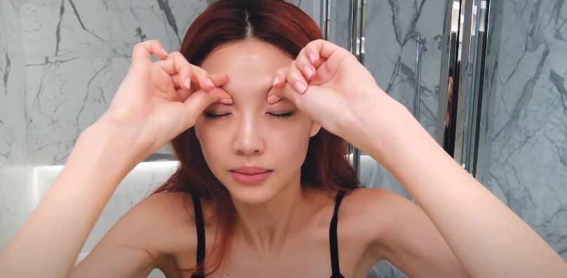 按摩眼周能消水腫又能提神。