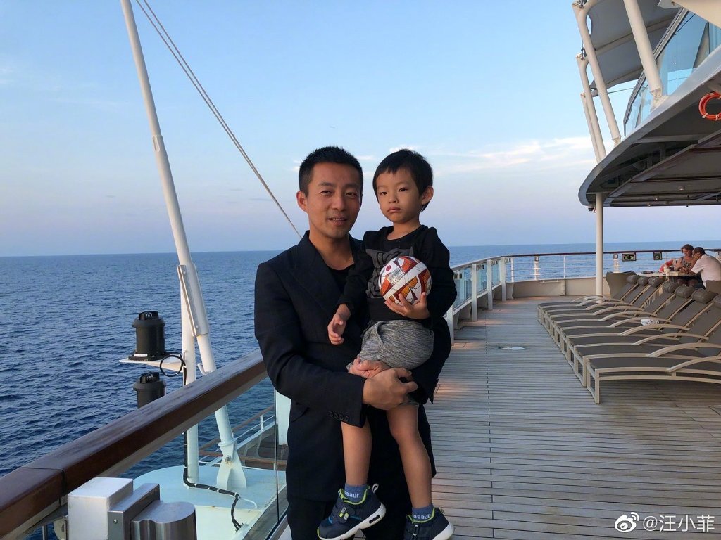 汪小菲與兒子汪希箖合照。