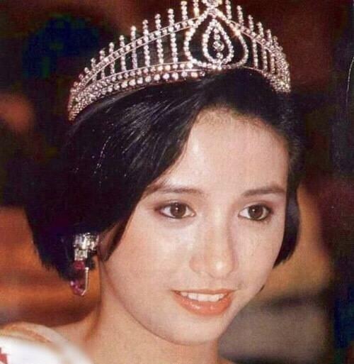吳婉芳18歲那年參選1986年的港姐