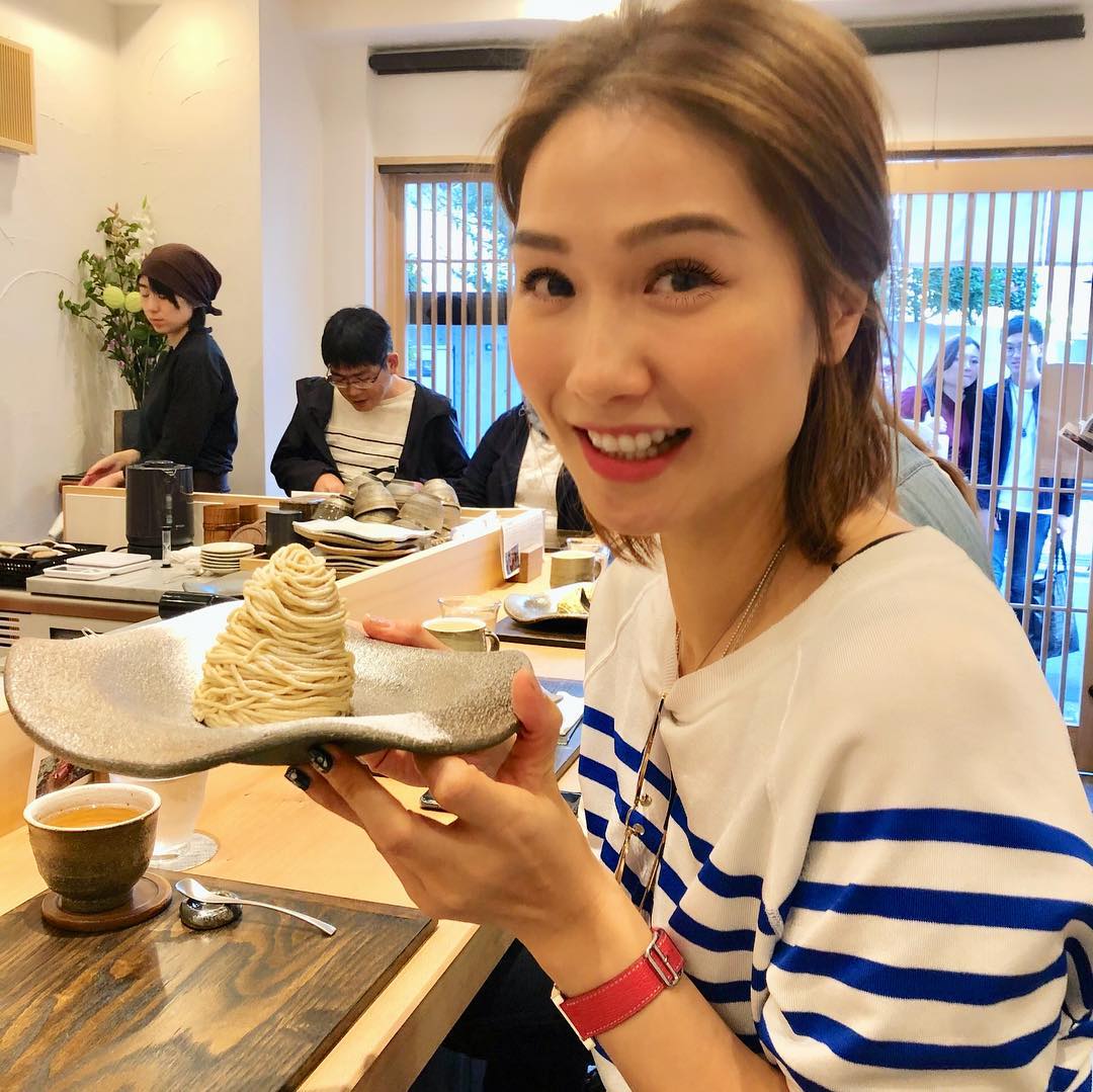 袁彩雲是1996年香港小姐季軍及國際親善小姐