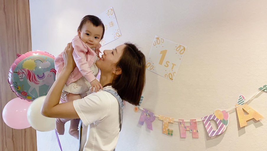 楊茜堯為小珍珠慶祝一歲生日