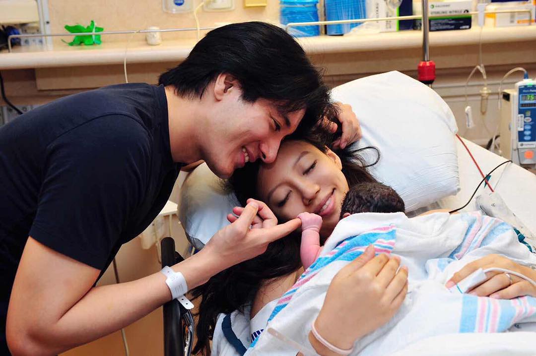 網民質疑,若是這段婚姻關係真的充滿恐懼,為何又能與李靚蕾繼續造人?