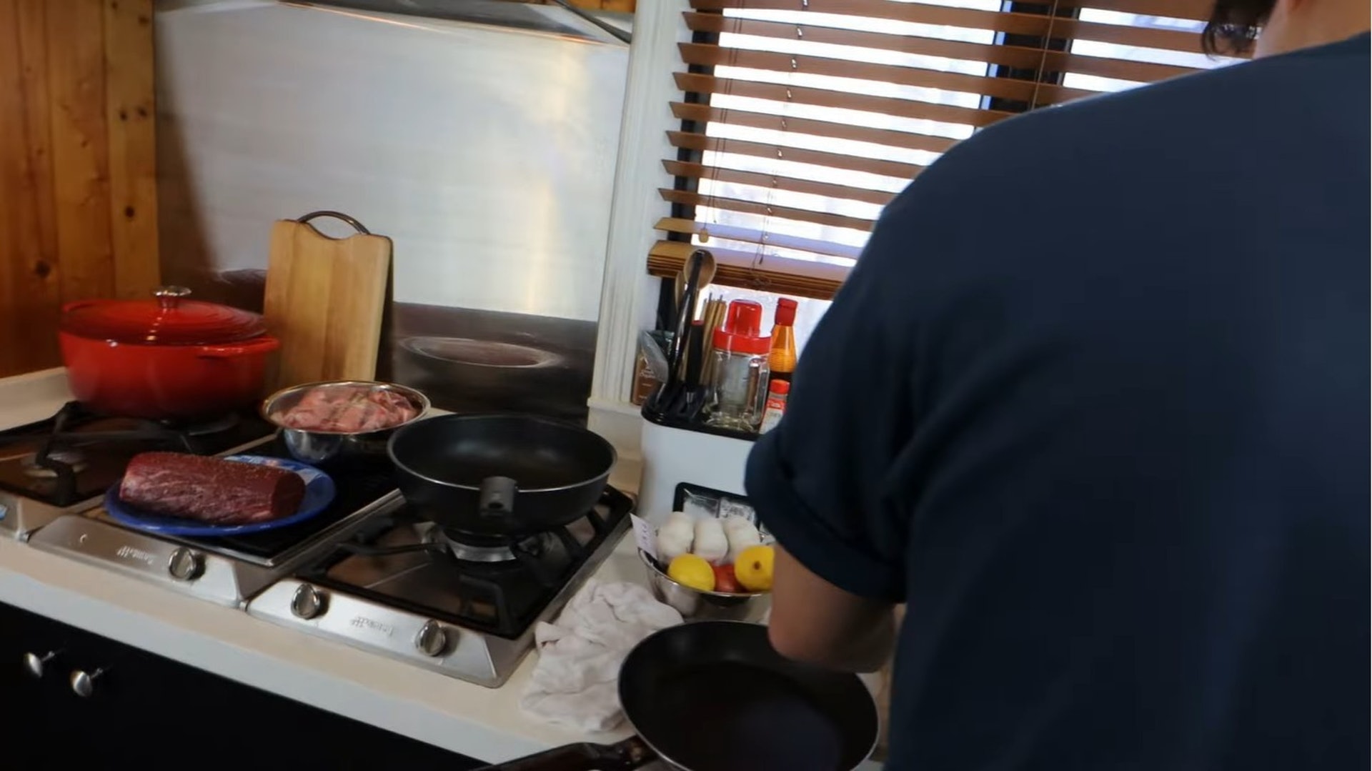 有多個爐頭，可以同時煮幾個餸。