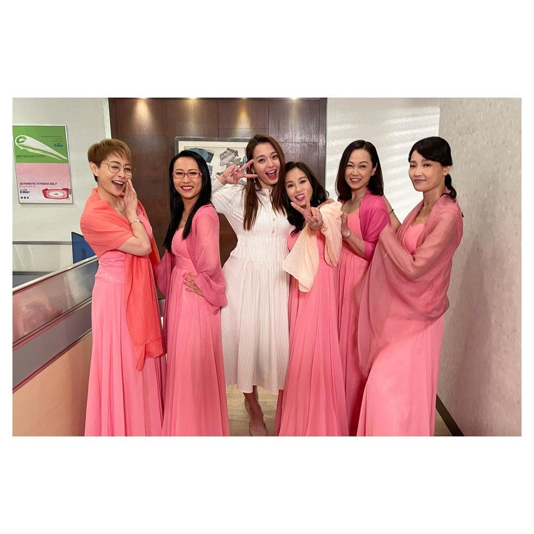 《愛回家之開心速遞》熊若水與一眾姊妹。