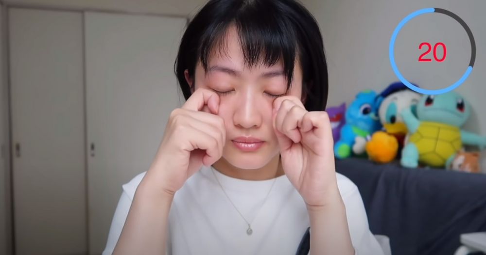 按摩眼底30秒,用食指按壓眼底,要按壓到骨頭才有效。