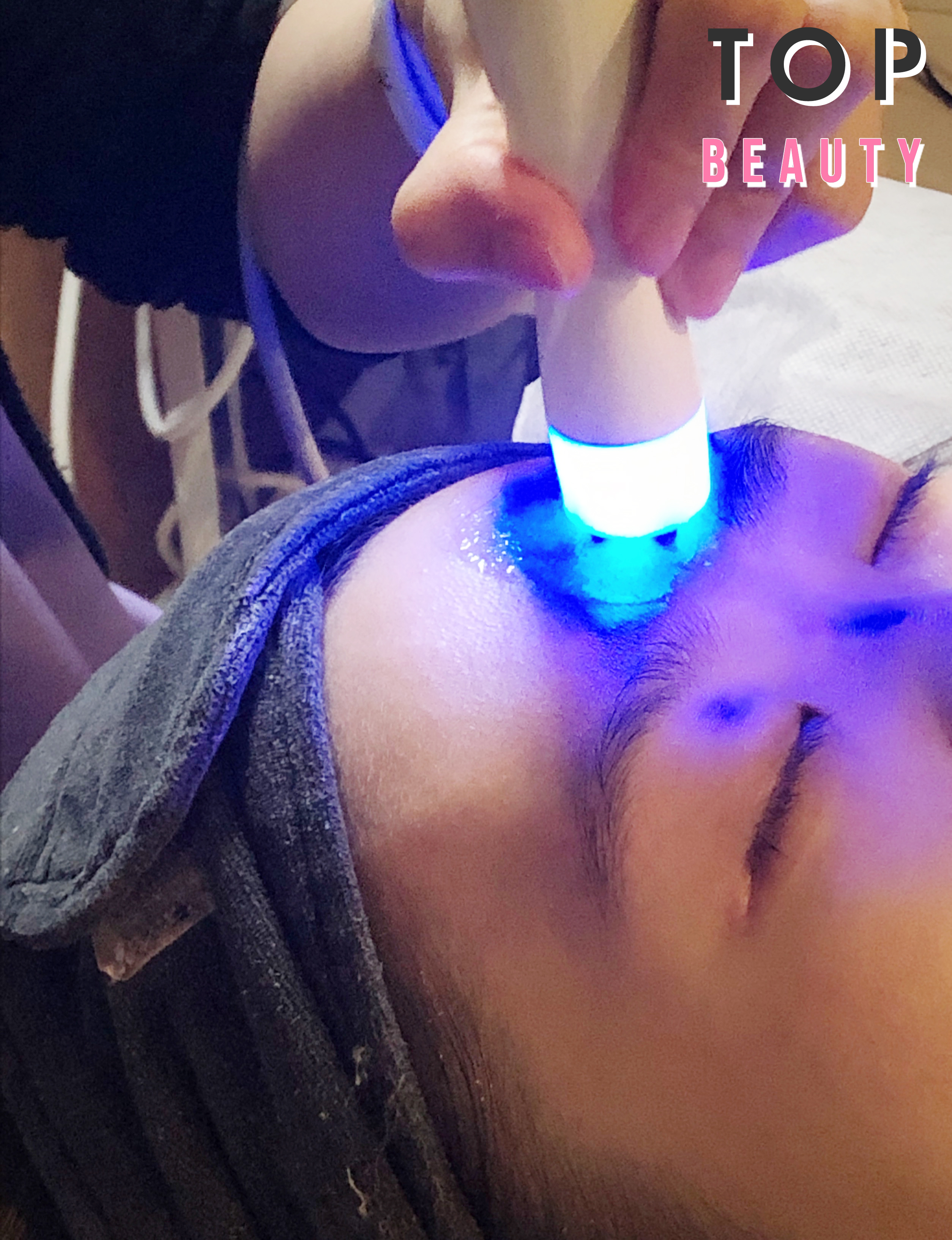 Evie Beauté的雪絨花凍齡嫩肌雙抗護理進行中。