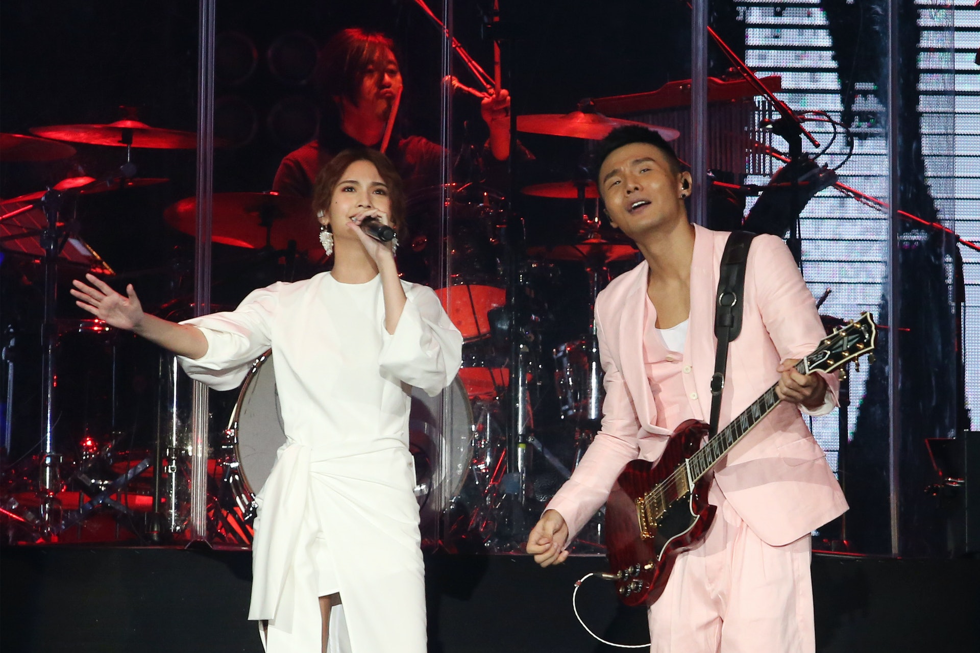 楊丞琳與李榮浩於2017年正式認愛。