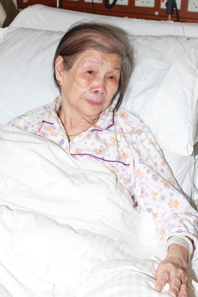 梅啟明太太指等梅媽休養好,才帶兒子探望她。