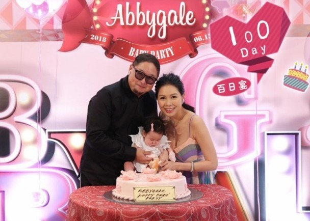 錢國偉與陳宛蔚育有囡Abby。