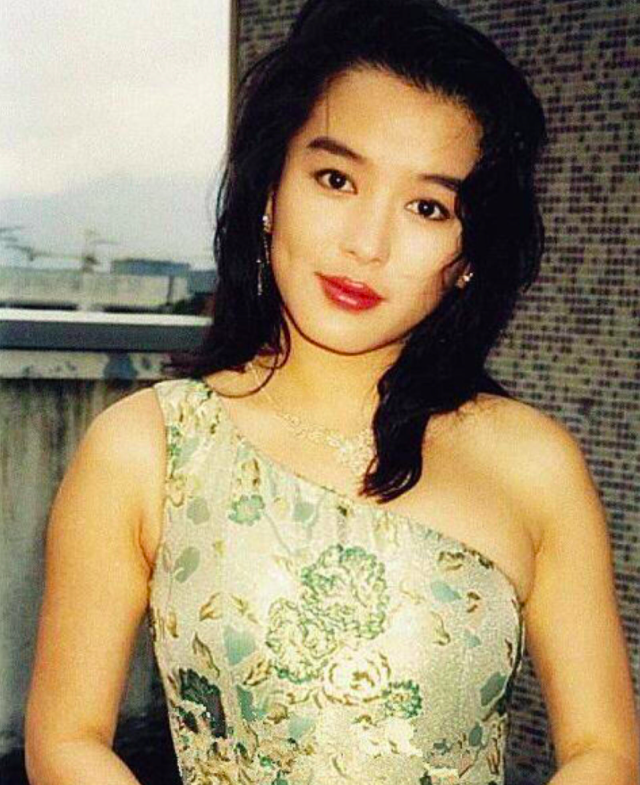 1996年陳加玲宣布退出娛樂圈