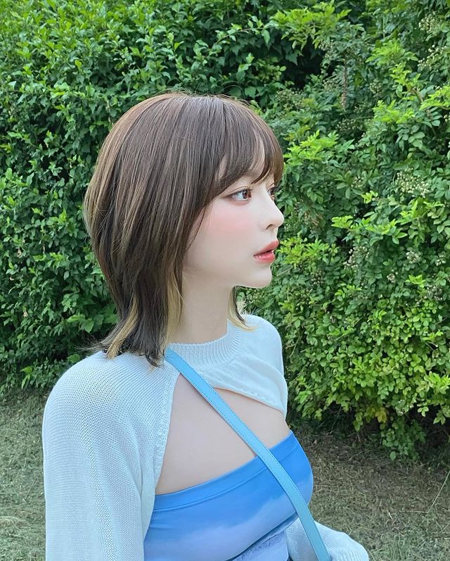當日常頭髮放下來時,就像鄰家妹妹一樣純美。