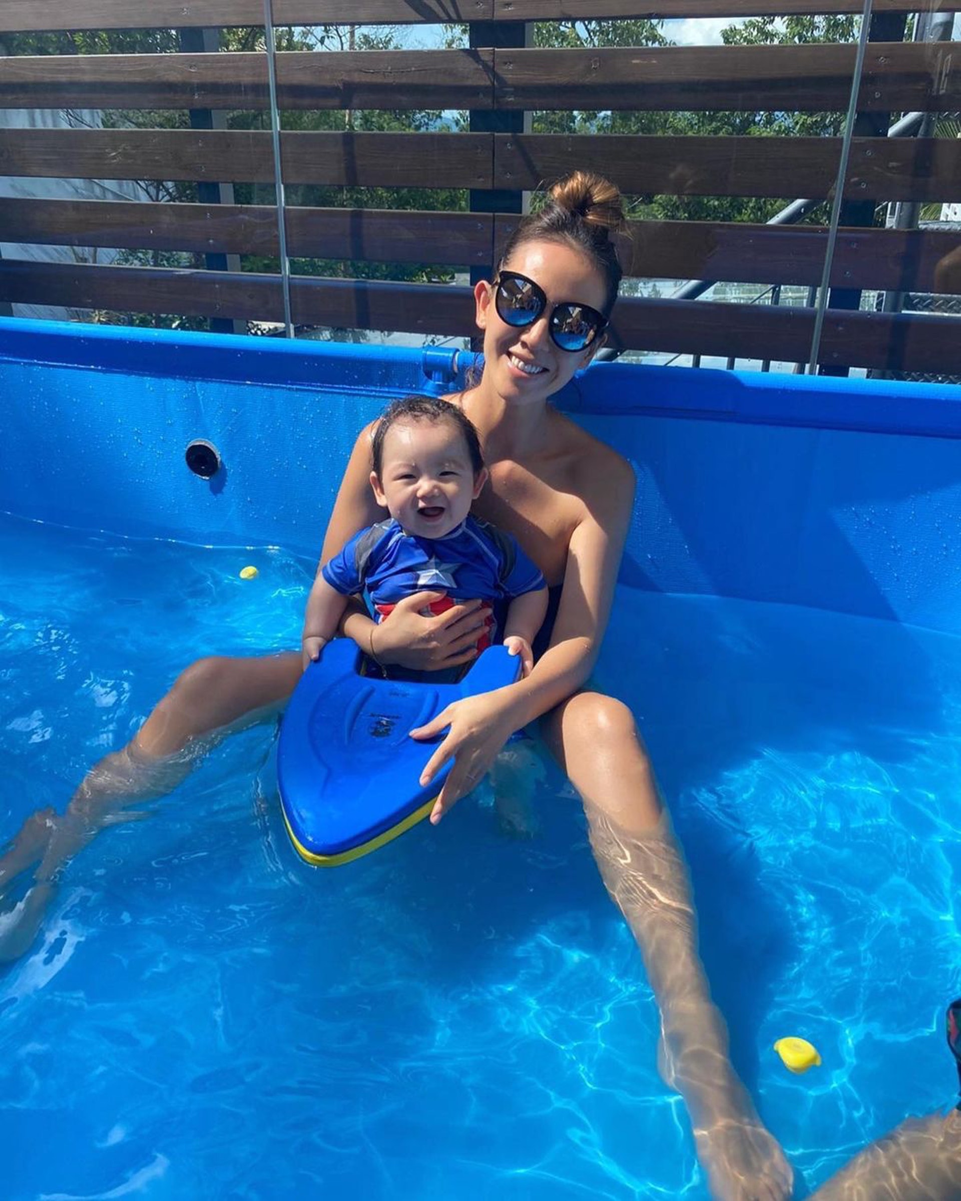 梁靖琪有錢到在天台擺了家庭泳池。