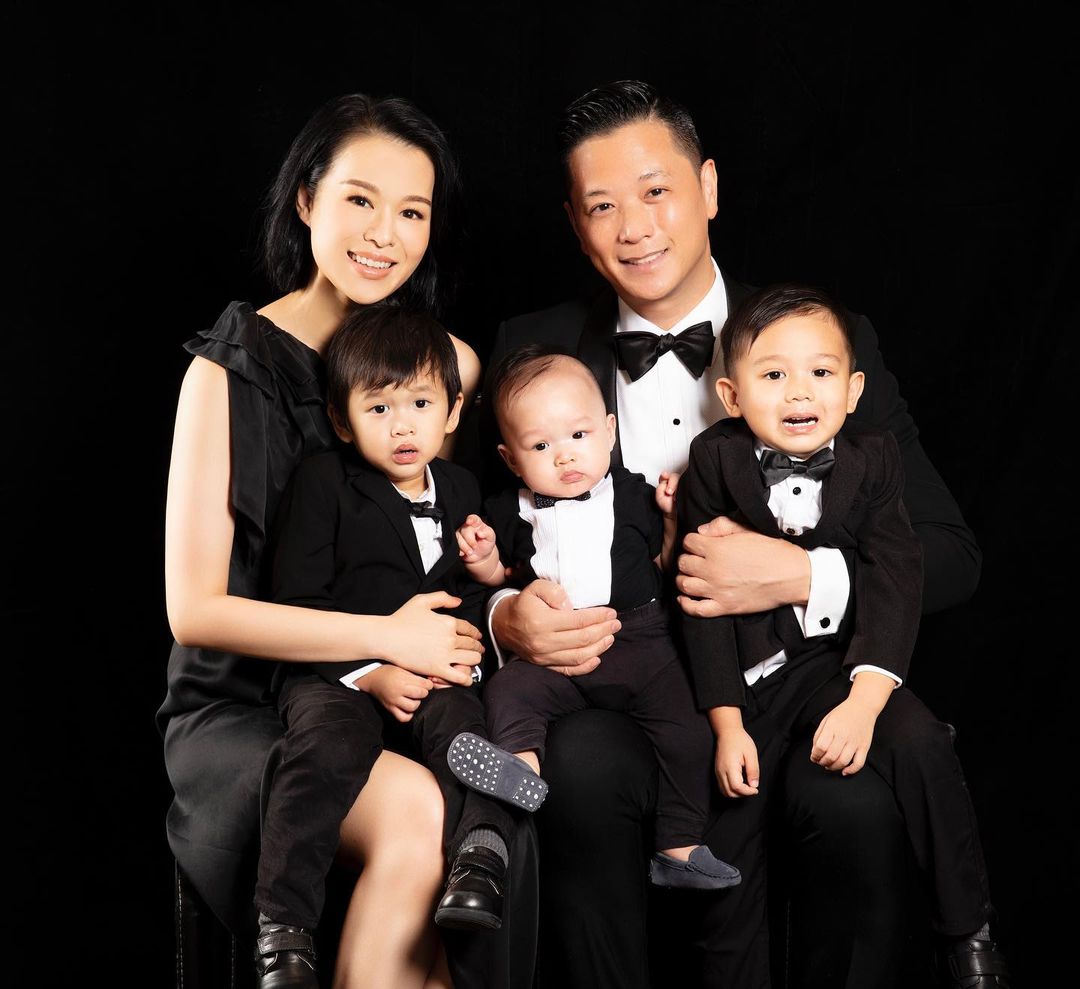 胡杏兒李乘德一家五口顏值高