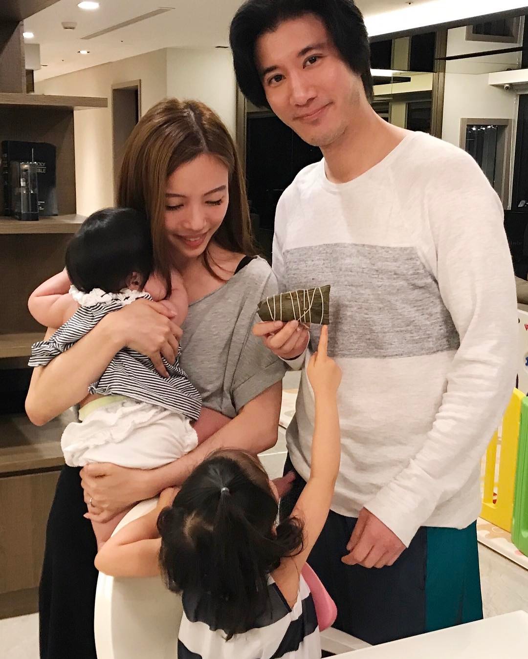 聲明附上昔日兩人的英文對話截圖,卻翻譯錯誤,而被網民嘲笑槍手水平差。