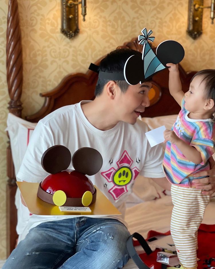 羅子溢 (前名羅仲謙)與小珍珠合照。