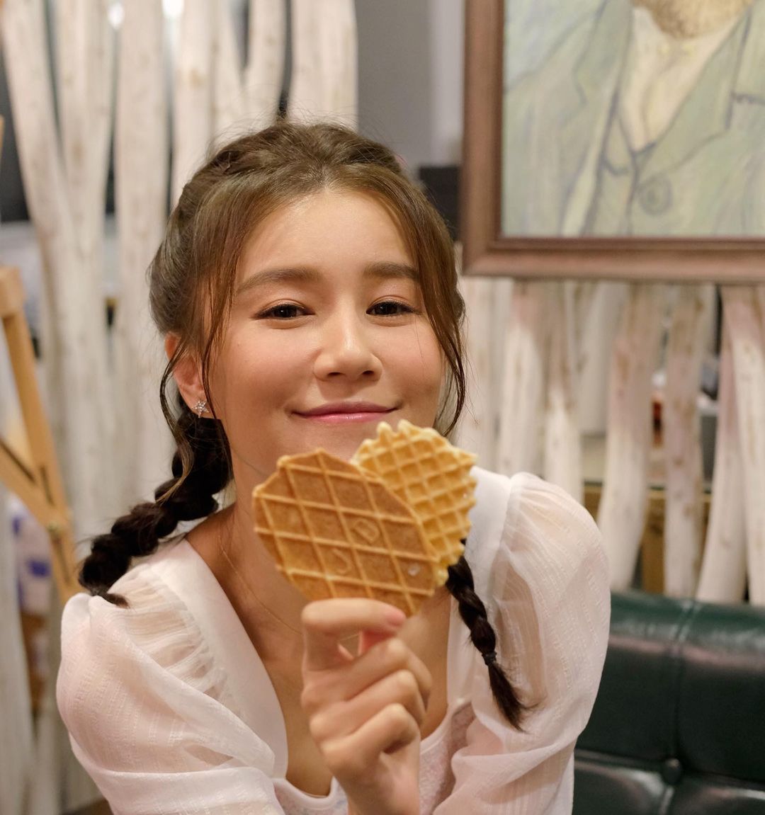 屬雞- 代表人物:黃翠如