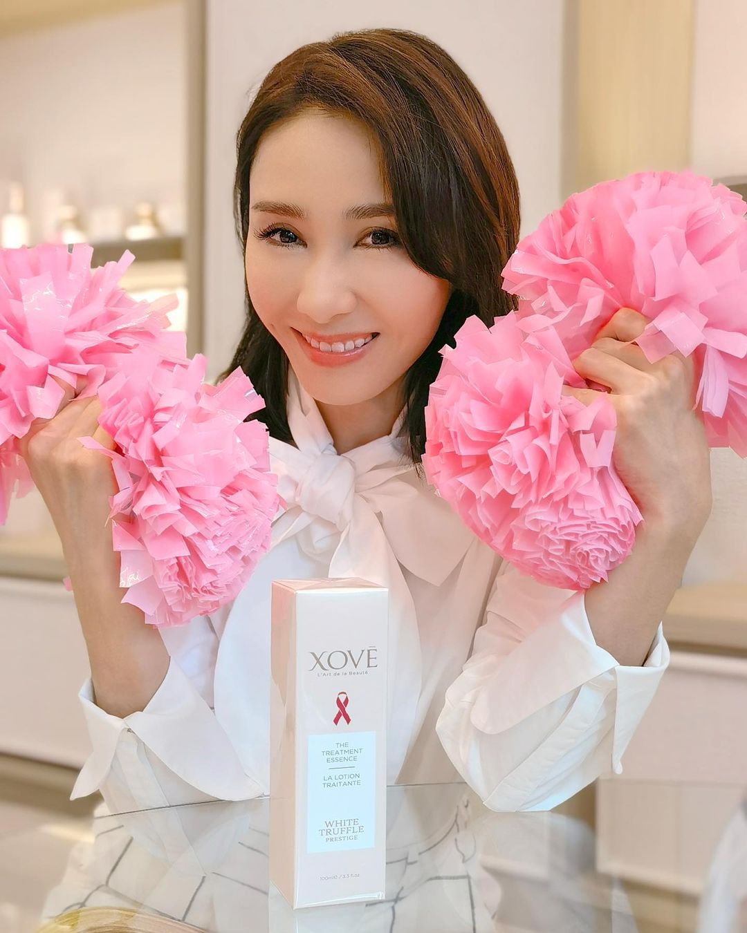 以皇牌產品「The Treatment Essence白松露賦活肌源修護液」作為Pink Product