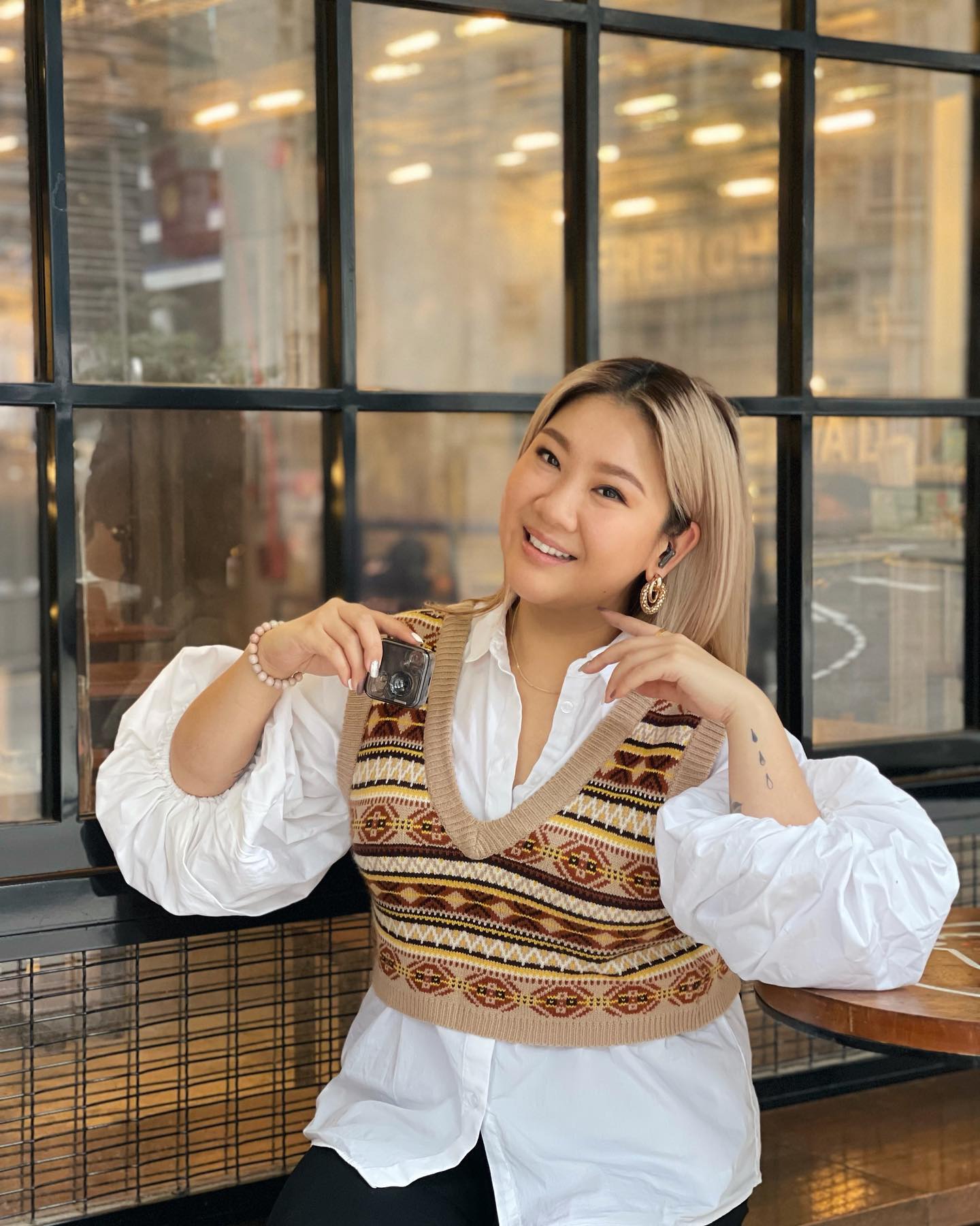 鄭欣宜不時拍片分享她的日常或美妝技巧，卻意外令她的豪宅曝光！