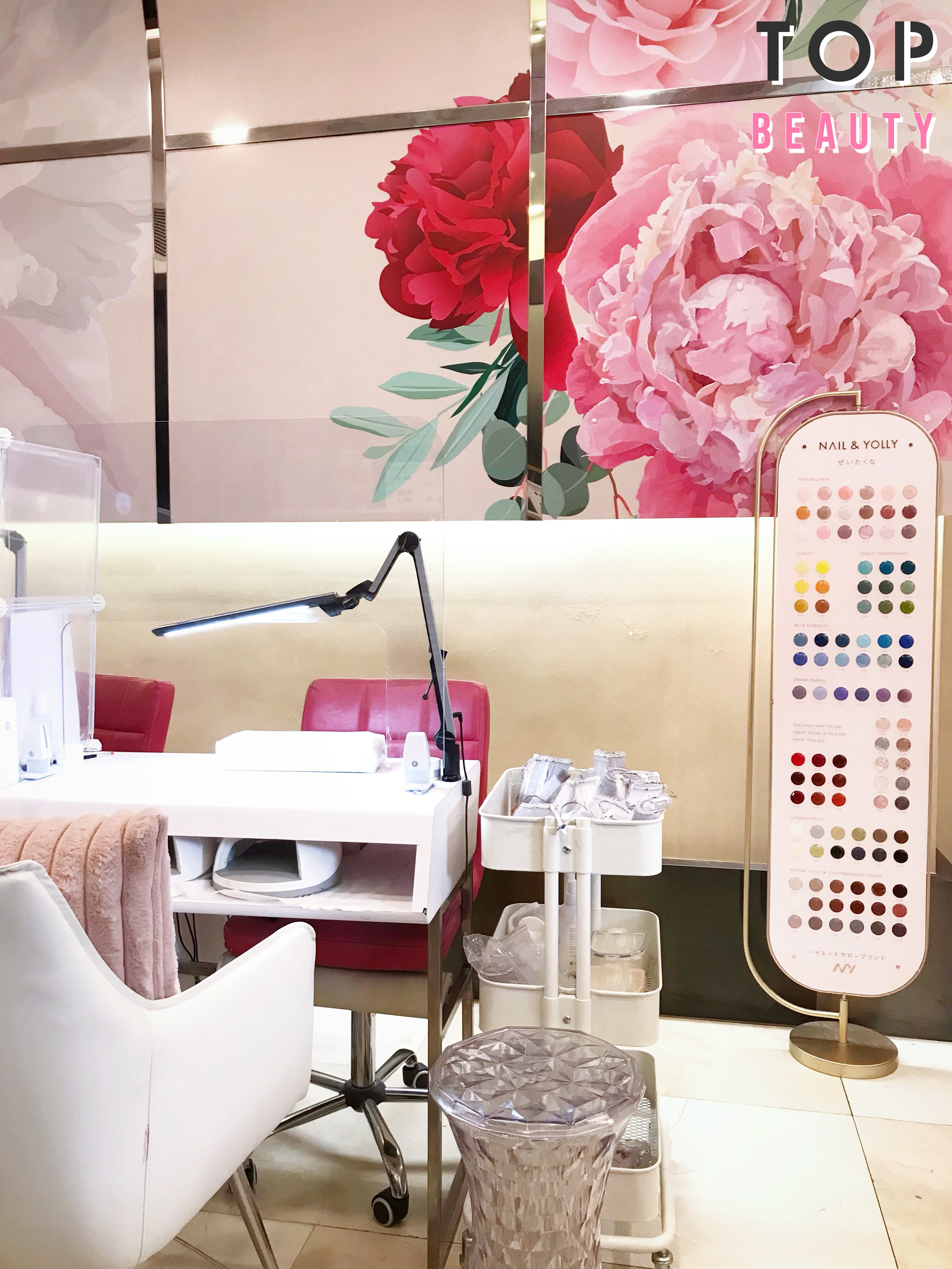 Evie Beauté地下有美甲區。