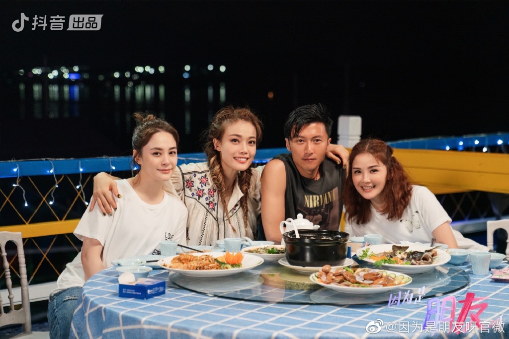 謝霆鋒擔任由容祖兒(Joey)﹑蔡卓妍(阿Sa)、鍾欣潼(阿嬌)主持的綜藝節目《因為是朋友呀》