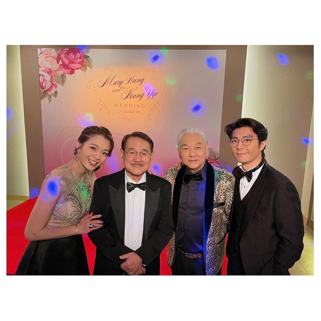 《愛回家之開心速遞》熊家與龔家合照。