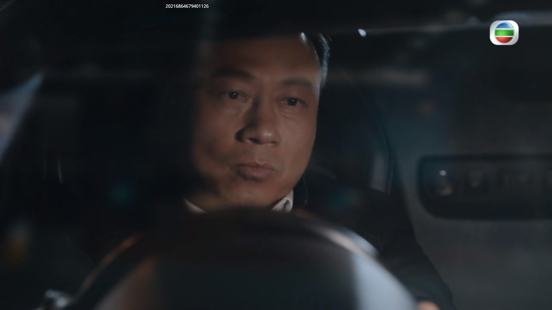 黎耀祥在TVB劇集《拳王》開住林寶堅尼與法拉利跑車鬥車好有型。