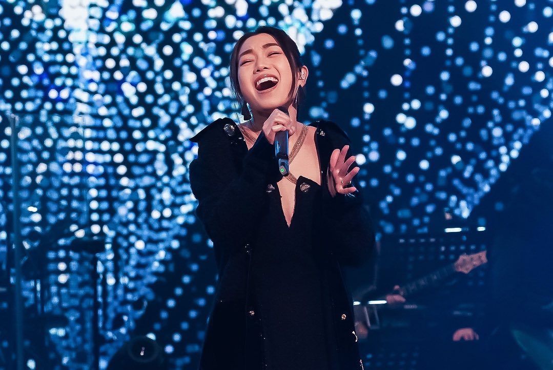 姜麗文是歌手出身。