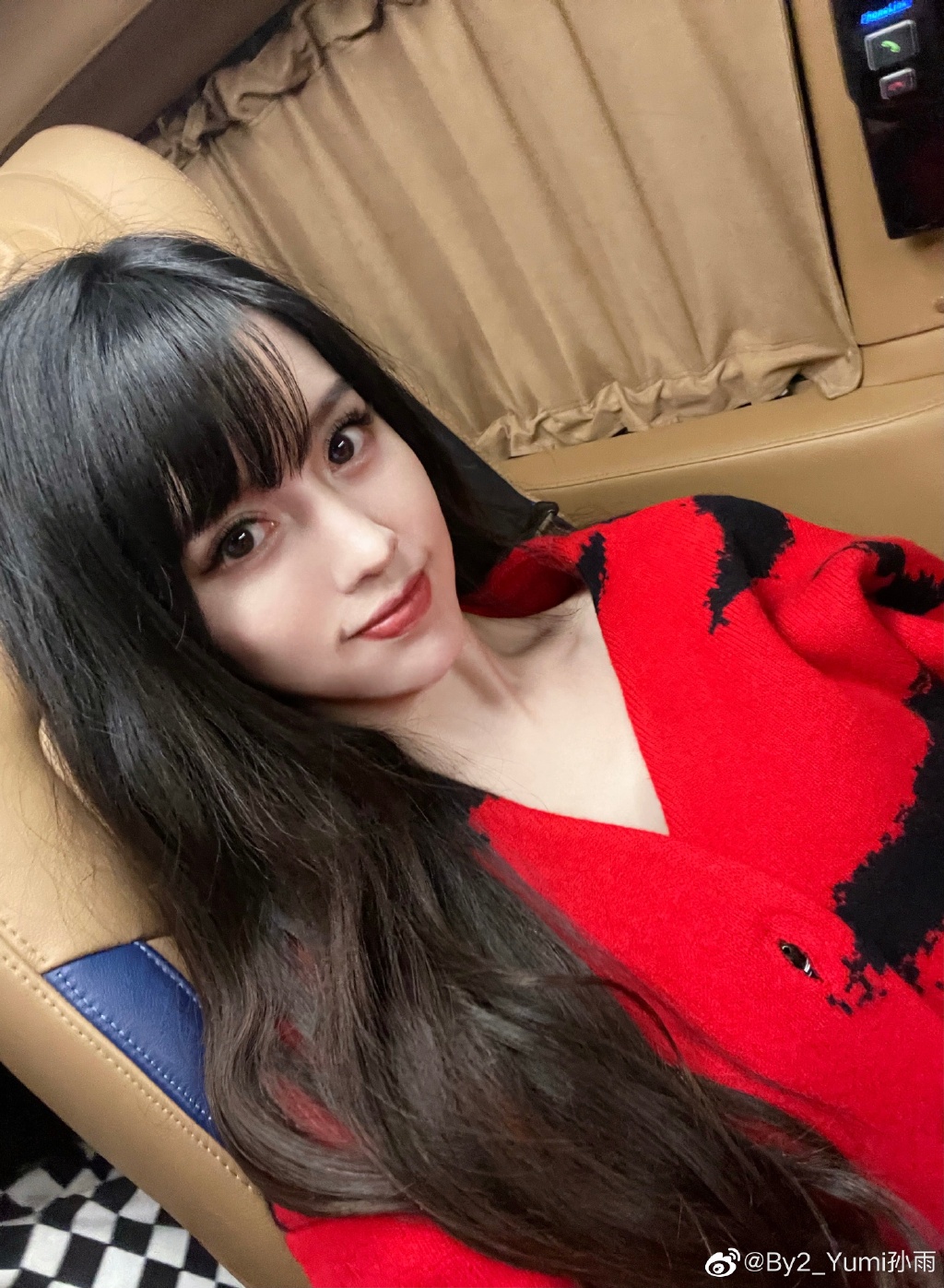 Yumi與李靚蕾正式開火。