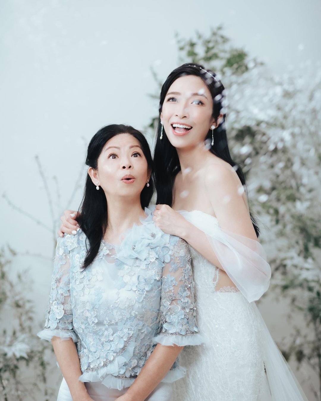 「富貴KOL」雪姨與母親的合照。