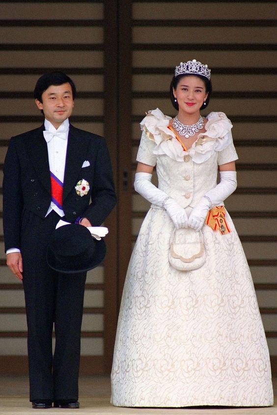 德仁天皇與雅子皇后結婚照片。