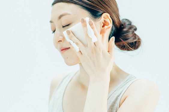 卸妝水是坊間常見的卸妝方法之一