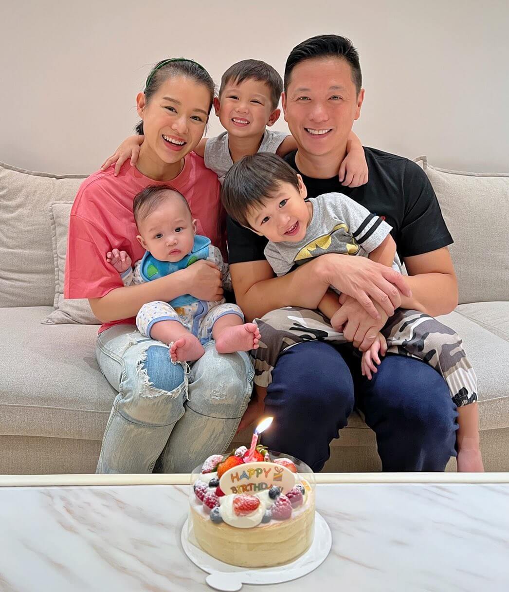 四年抱三一家五口太幸福