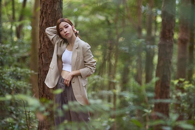 賴慰玲已為人母,依然散發出少女味。