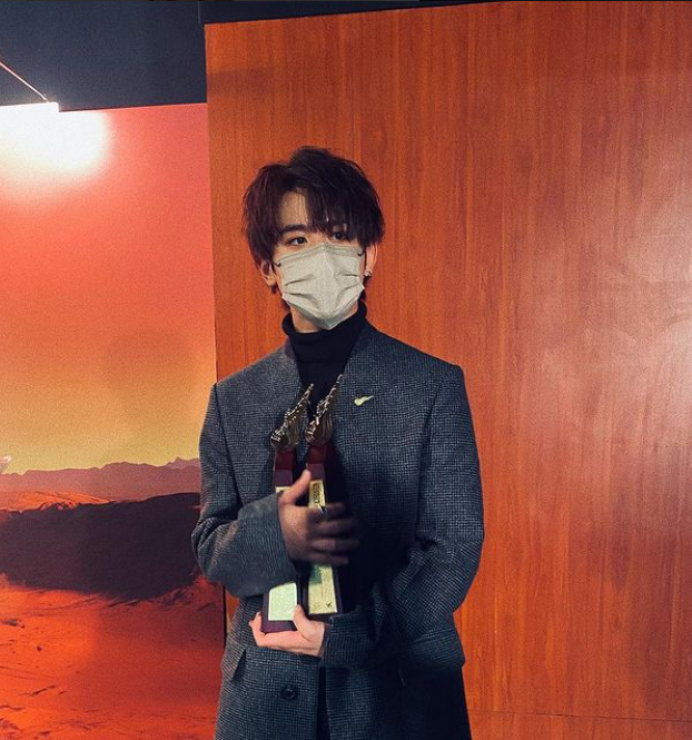 姜濤年僅21歲便奪得「叱咤樂壇我最喜愛的男歌手」及「我最喜愛的歌曲大獎」。