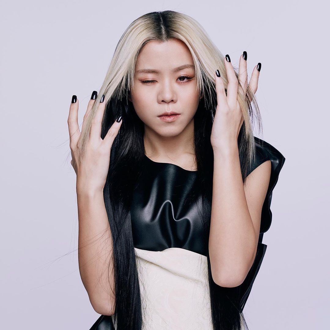 出任女團COLLAR的隊長