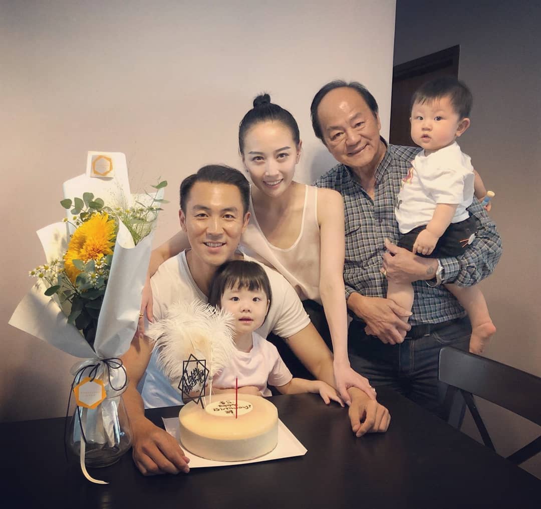 譚俊彥的父親狄龍、母親陶敏明皆是藝人,而譚俊彥的太太為內地演員任祉妍。