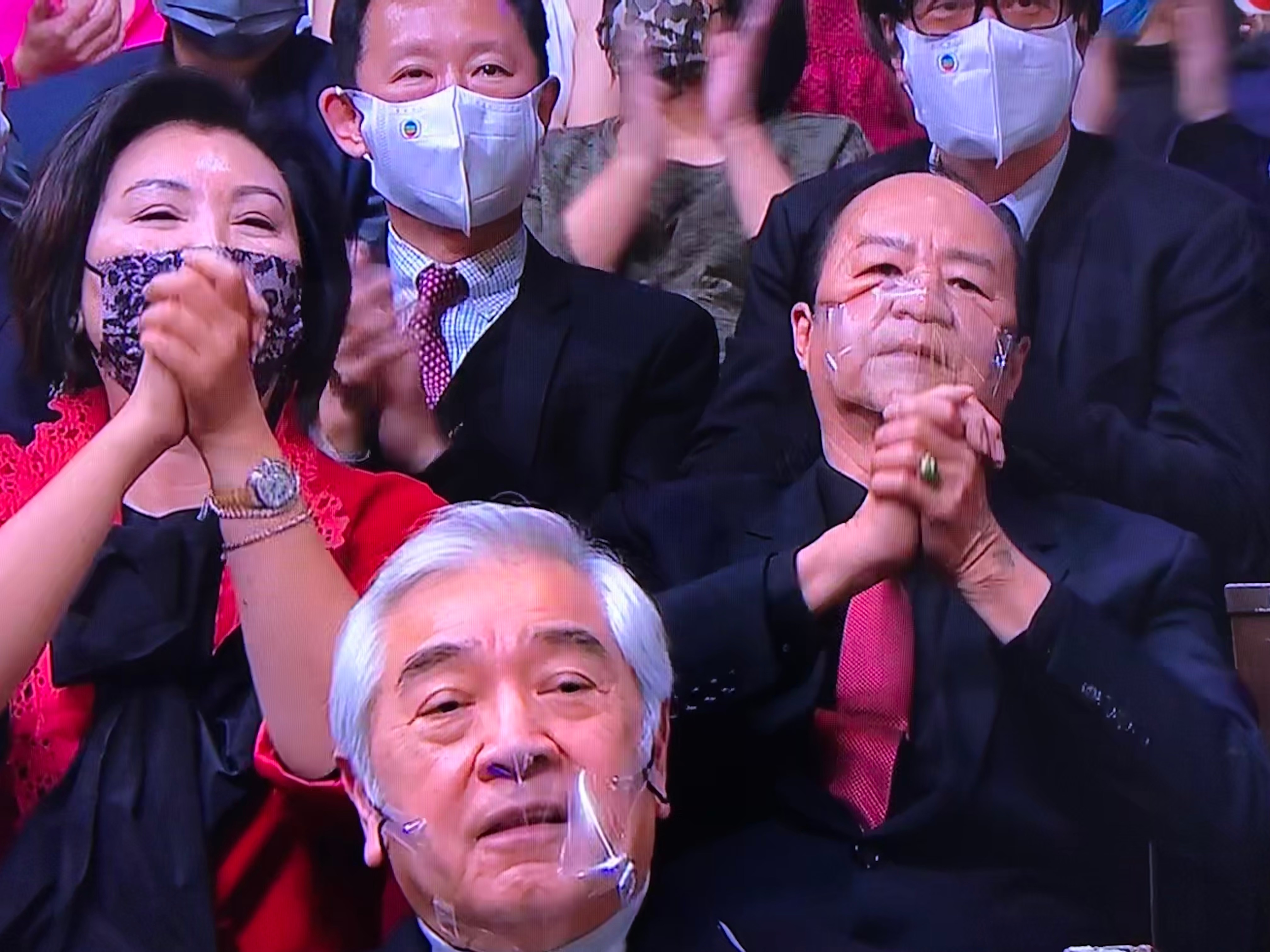 譚俊彥的父親狄龍、母親陶敏明有到場支持。