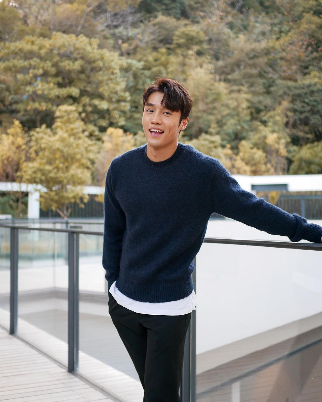 丁子朗出生於香港,在14歲跟隨家人移民加拿大