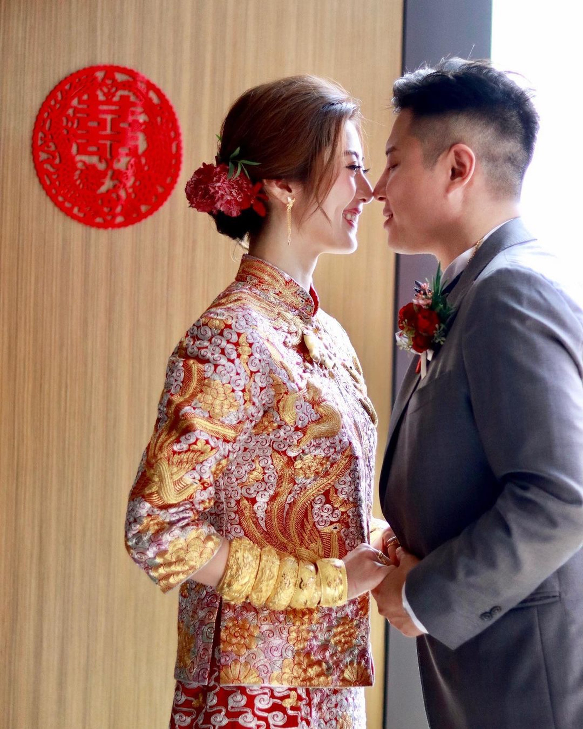 謝芷倫老公的身份相當神秘,婚照只得夫婿的小半邊面。