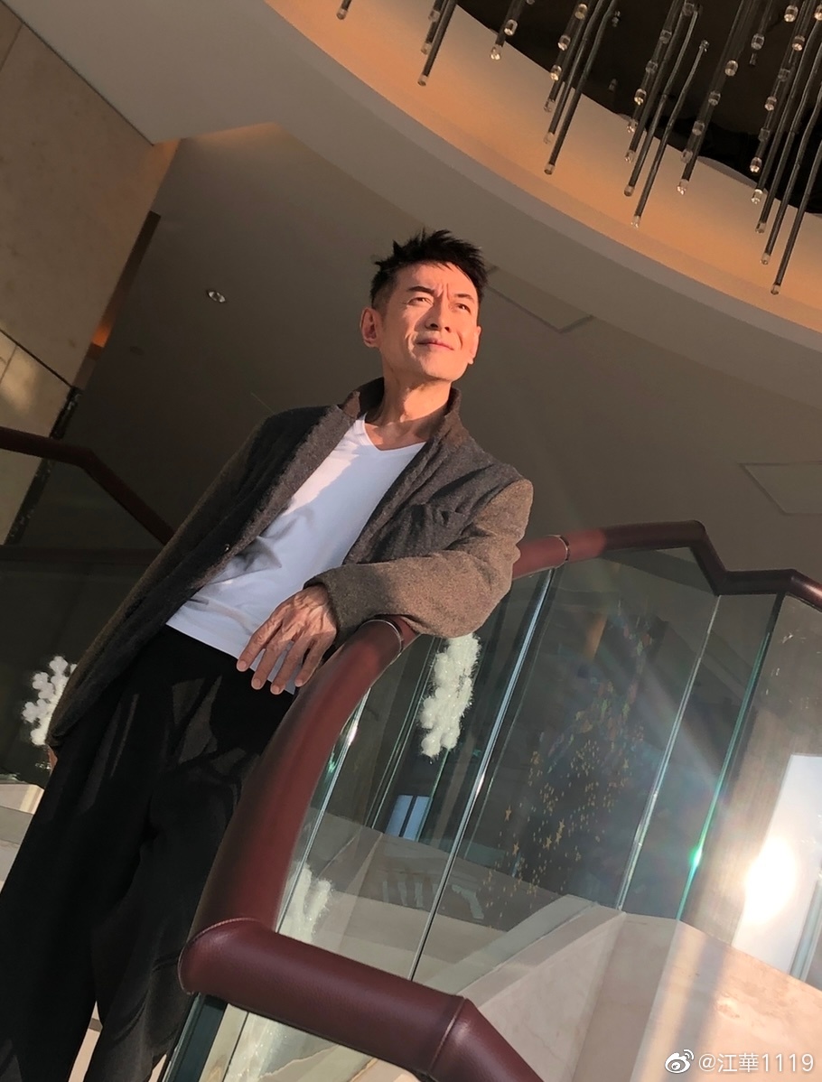 現年59歲的江華入行至今近40年