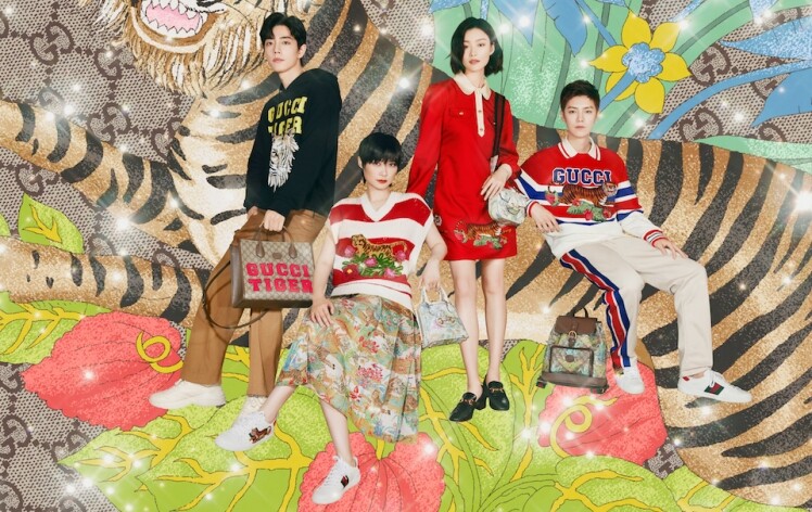 今年各大時尚品牌趁虎年推出虎年限定虎紋圖案的設計。