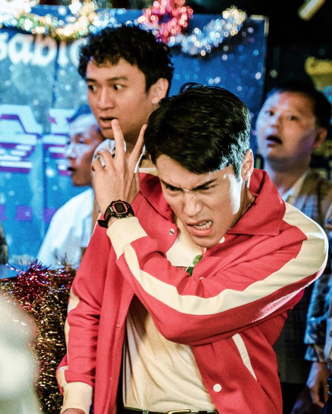 《青春不要臉》講述一班年輕人為夢想的成長故事