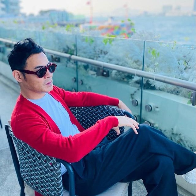 黃智賢投資美容院成功轉行。