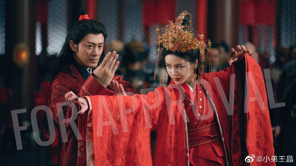 張無忌與周芷若大婚劇照。