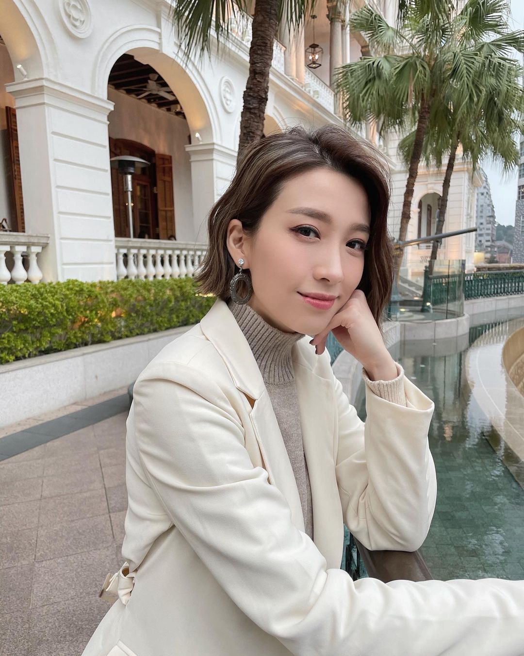 姚子羚在2002年因參加了《TVB8全能主持比賽》奪得冠軍