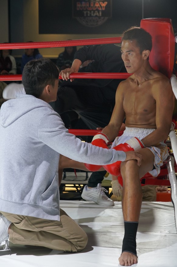 譚俊彥(Shaun)在《拳王》客串亦認真操肌。