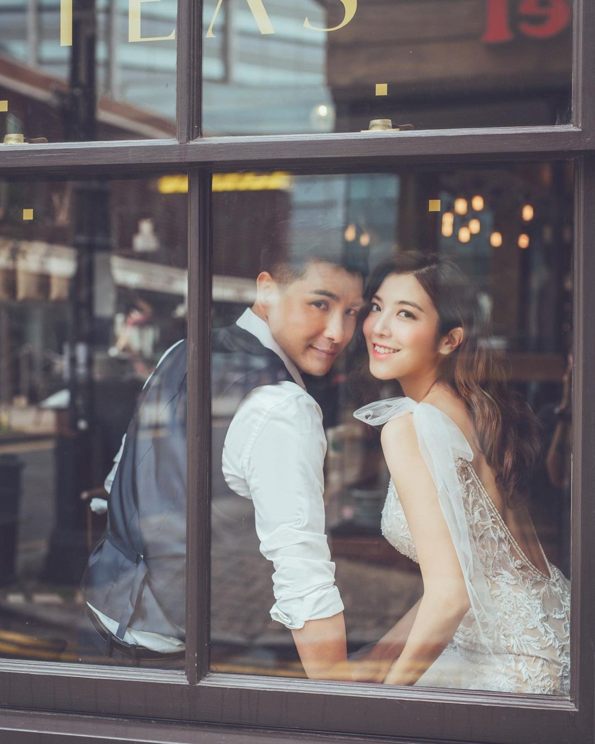 當時有傳陳展鵬為了病母沖喜而同單文柔結婚。