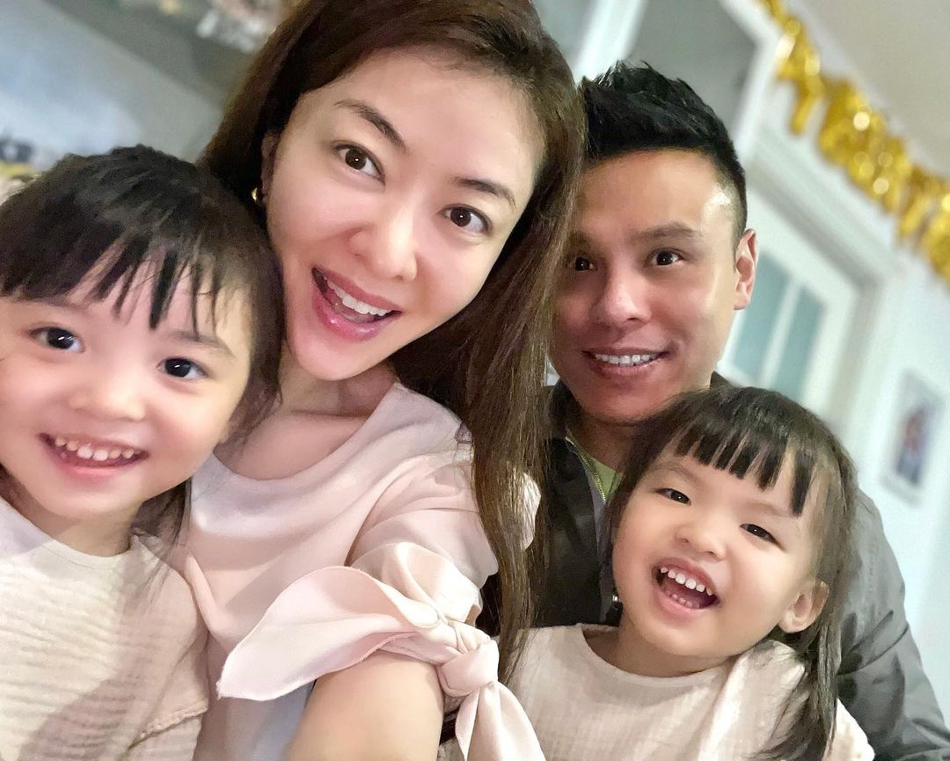 熊黛林同郭可頌透過朋友介紹認識,她對男方的第一印象很好,於是便決定主動約對方。